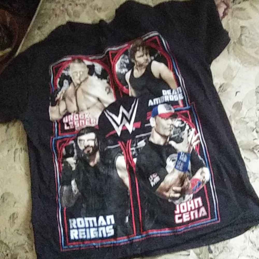 Boys WWE tshirt